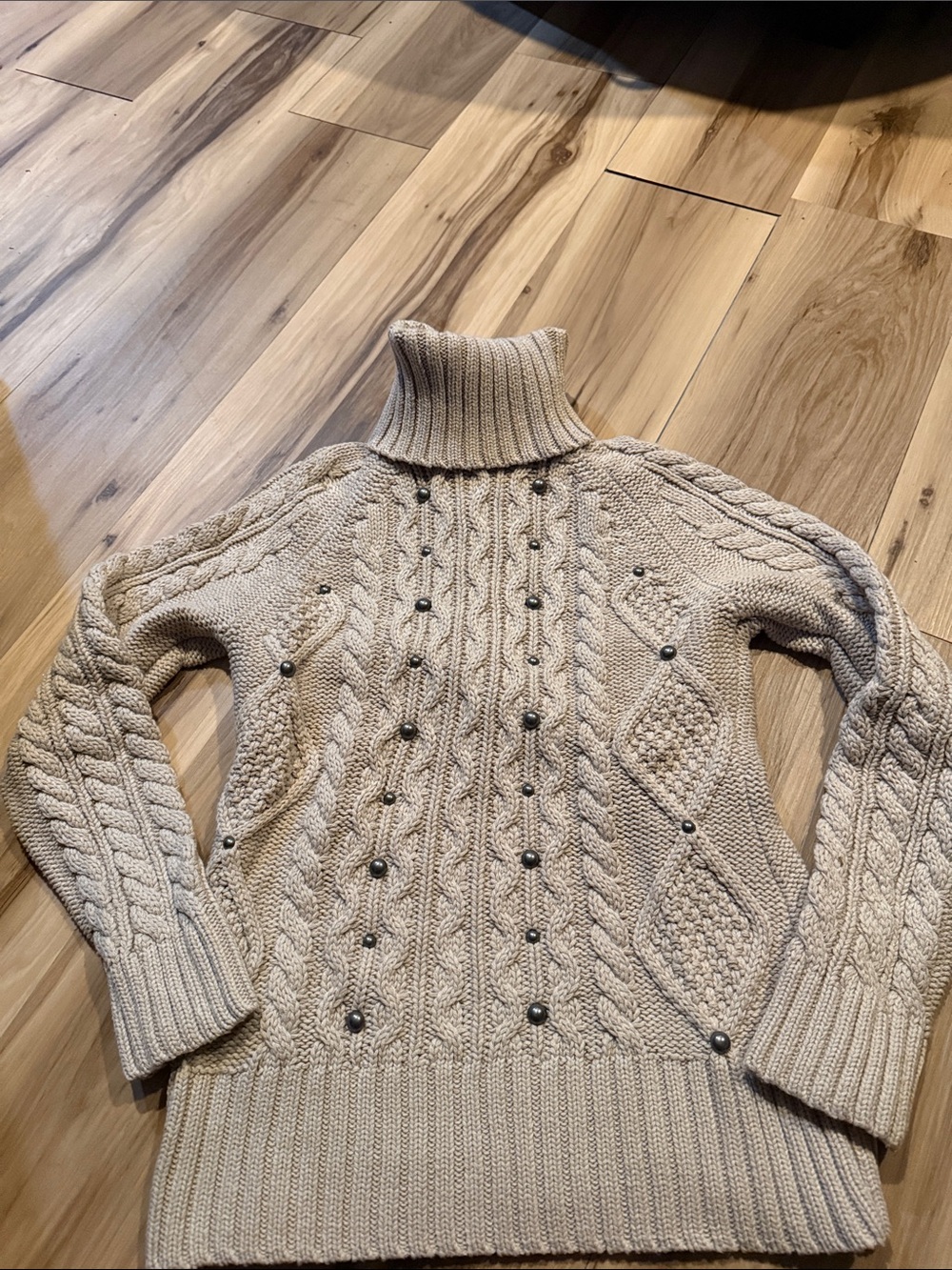 women’s size small relatively tan cable knit turtleneck sweater